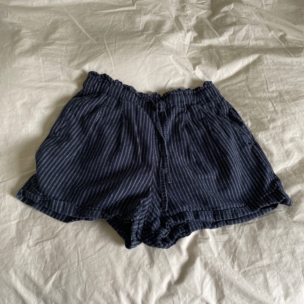 Uniqlo navy striped short with elastic waistband